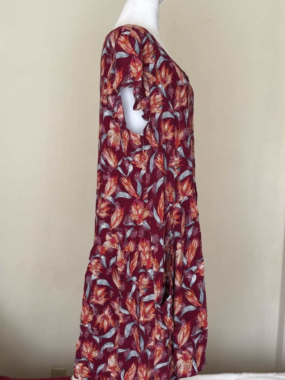 Garnet Hill Burgundy V‑Neck Short Sleeve Floral Mini Dress - Picture 4 of 14
